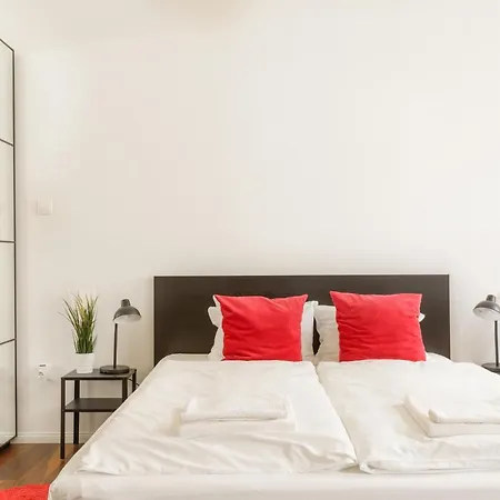 Ferienwohnung Red Dot Two - New Unit In The Heart Of Party Town Budapest Exterior foto