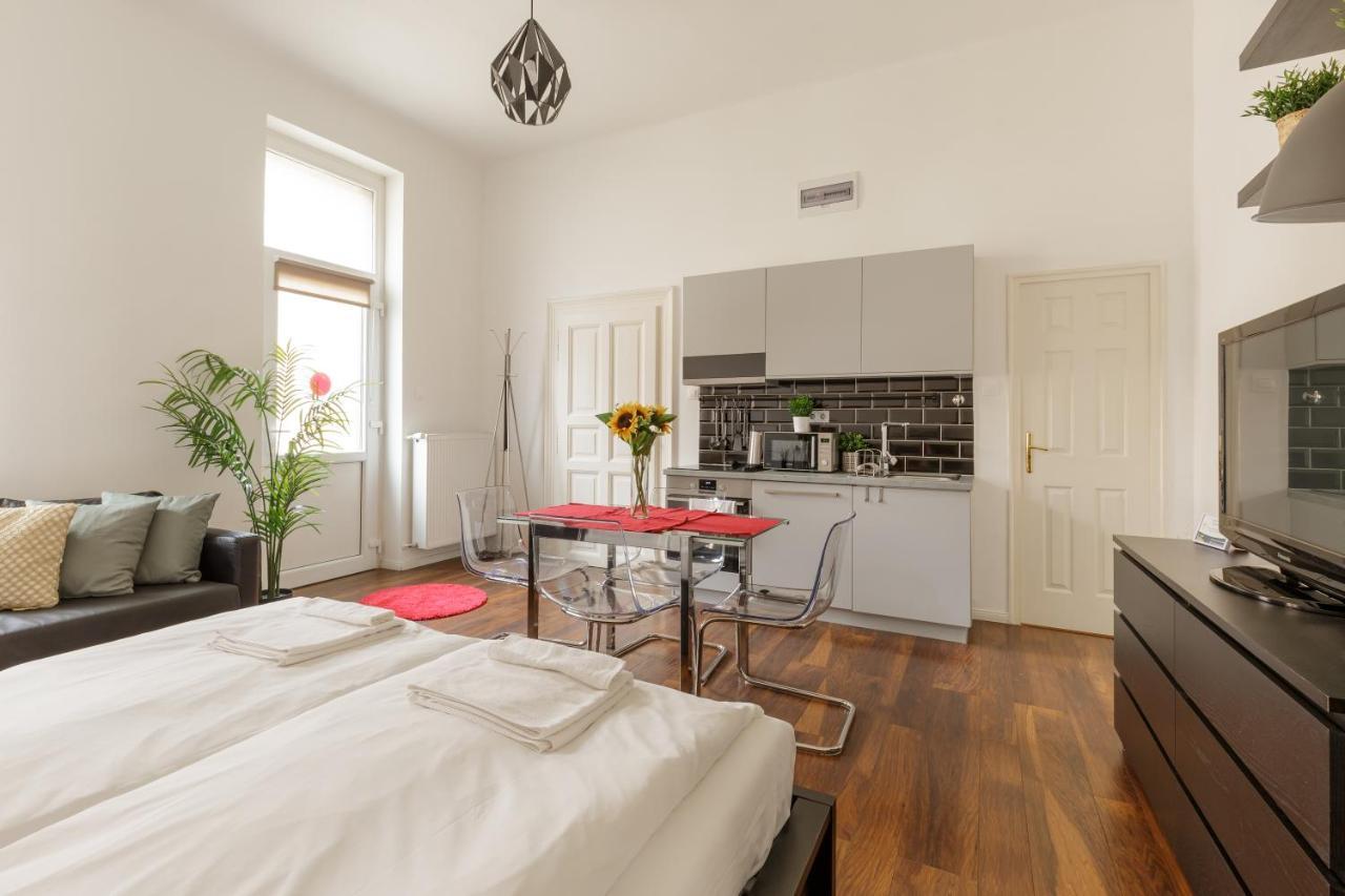 Red Dot Two - New Unit In The Heart Of Party Town Appartamento Budapest